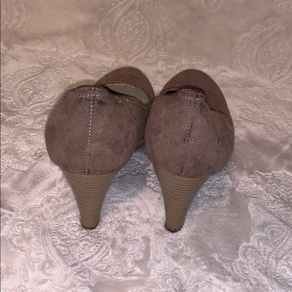 Nude Heels - Picture 2 of 4